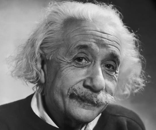 Biografi Albert Einstein Dalam Bahasa Inggris