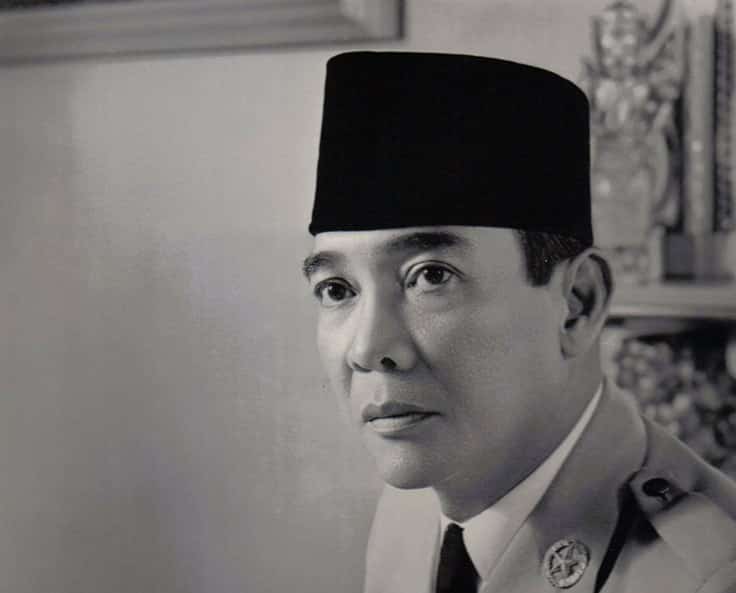 Biografi Ir Soekarno Dalam Bahasa Inggris Artinya
